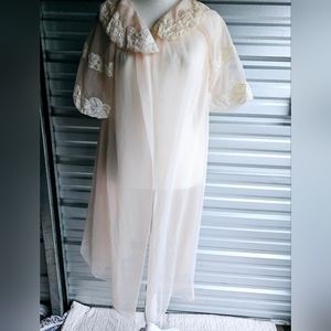 Sheer women's cover-up/robe in pastel
